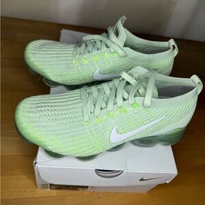 Nike Air Vapormax Flyknit Sneakers in Light Green